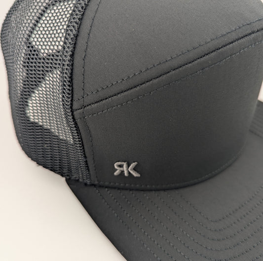 What Makes a Black Athletic Hat Worth Wearing?